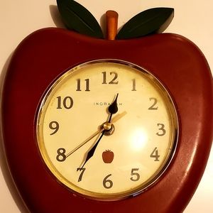 Vintage🍎Apple 🍏shaped wall clock